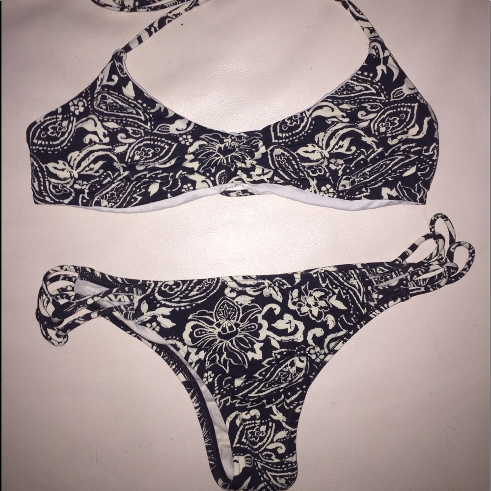 Grey + white billabong bikini small